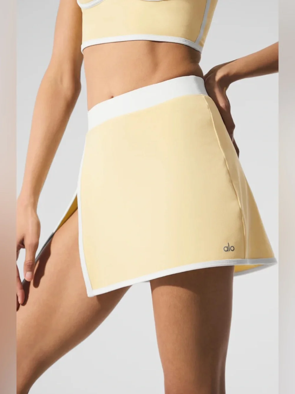 Alo Streamline Skirt in warm Butter